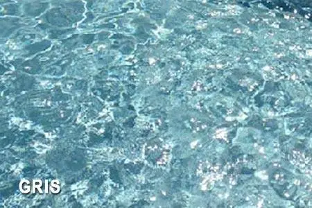 couleur gris eau de la piscine